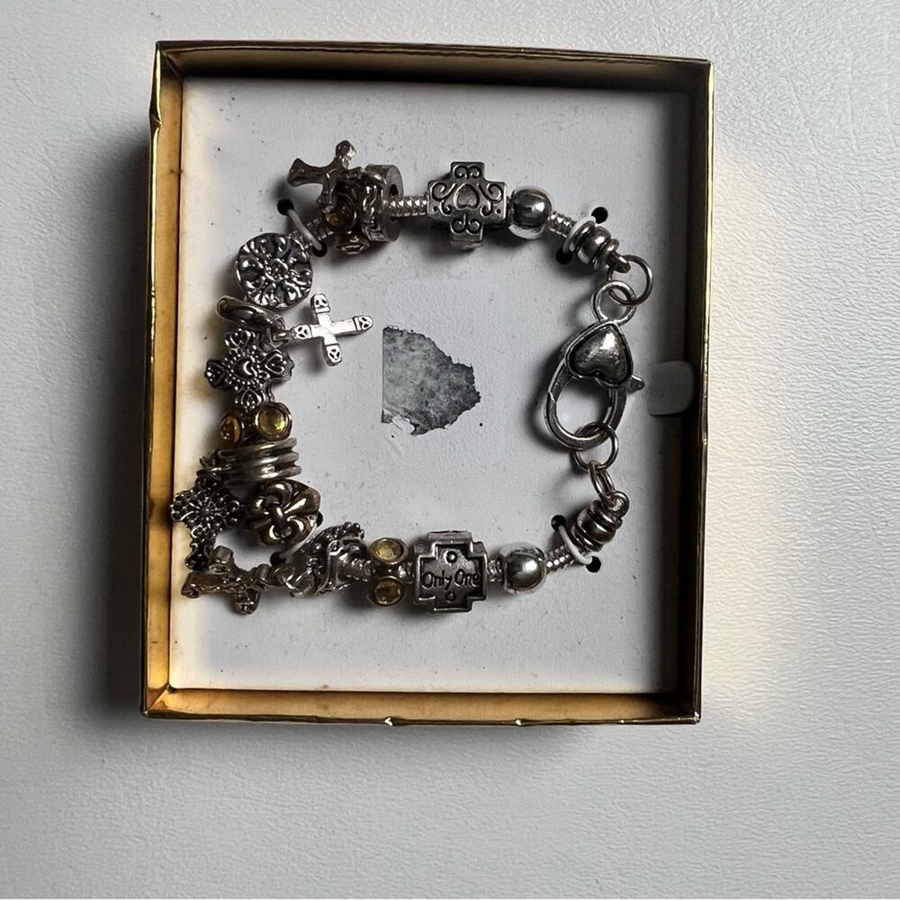 Women’s Fashion Jewelry Silvertone Charm Bracelet